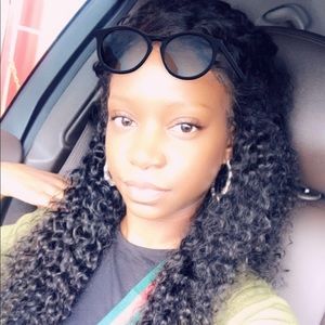 Meet your Posher, Alesha